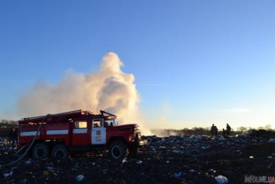 Вблизи Ровно загорелся мусорный полигон