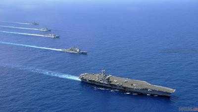 Военно-морской ракетоносец США столкнулся с южнокорейским рыболовным судном