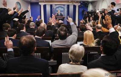 Президент США предложил отменить регулярные брифинги для прессы