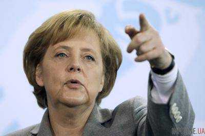 А.Меркель предложила Е.Макрону совместно мостить "европейский путь"