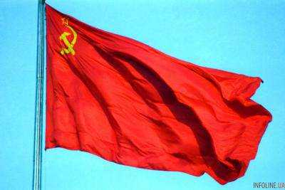Неизвестные в Одесской области подняли советский флаг
