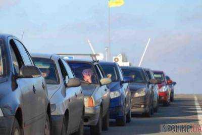 Более 600 авто собрались в очереди на КПВВ в зоне АТО