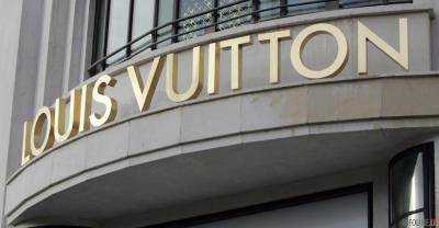В Париже вооруженный мужчина похитил сумку в магазине Louis Vuitton