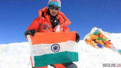 37-летняя жительница Индии Аншу Джамсенпа достигла вершины Эвереста