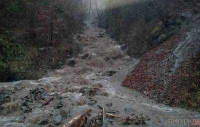 Штормовое предупреждение из-за ливней и возможные подтопления объявили на Закарпатье
