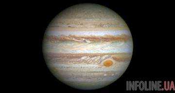 Зонд Juno снял гигантские торнадо на Юпитере