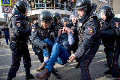 На антикоррупционной акции в Москве задержаны уже больше 400 человек