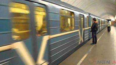 В Киеве на станции метро "Льва Толстого" человек попал под поезд