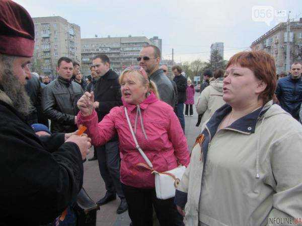 Жительницу Днепра, избившую бойца молотком, выдворили из России.Видео