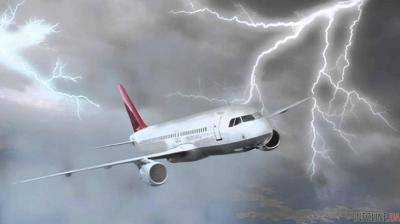 Самолет из Турции не смог сесть в Львове из-за сильного урагана