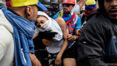 Несколько человек пострадали во время нападения на парламент в Венесуэле