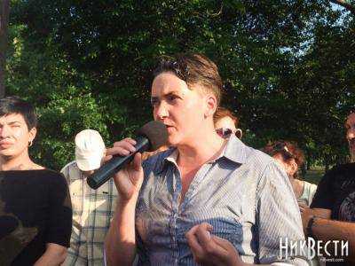 Разборки в Николаеве: Савченко забросали яйцами. Видео