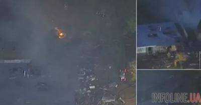 В результате падения самолета в Калифорнии пострадали 2 человека.Видео
