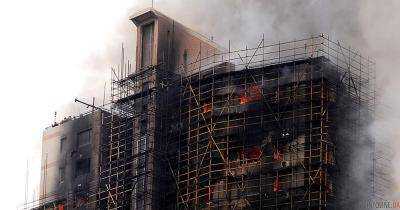 В Лондоне загорелся недостроенный многоквартирный дом