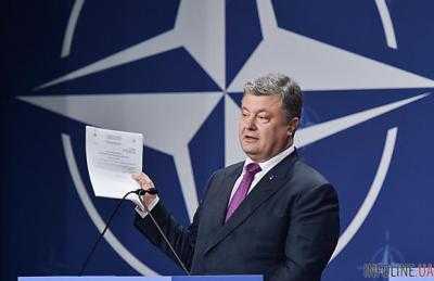 Порошенко подписал закон о курсе Украины в НАТО