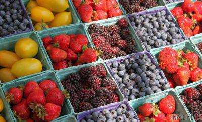 Стоимость сезонных ягод на рынках Украины