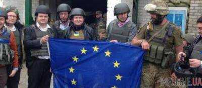 Депутаты Европарламента вместе с украинскими нардепами посетили Мариуполь и Широкино