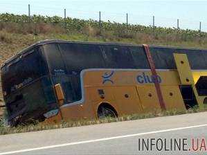В Сербии перевернулся автобус с 27 подростками