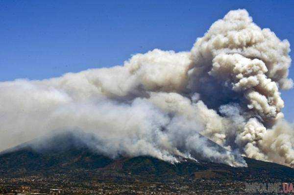 В Италии горят склоны вулкана Везувий: началась эвакуация.Фото