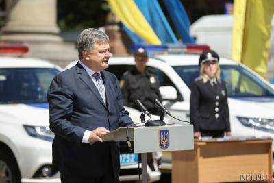 Порошенко передал 18 служебных автомобилей для нужд тернопольской полиции