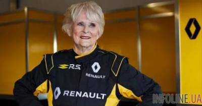 Розмари Смит стала самым пожилым человеком, когда-либо пилотировавшим болид Формулы-1.Видео