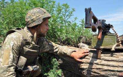 За сутки боевики 16 раз обстреливали позиции сил АТО, один украинский военный ранен - штаб