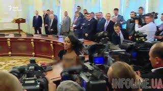 Обнаженная грудь и чиновник без сознания: как прошла встреча Порошенко и Лукашенко