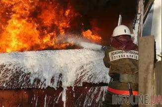 В Киеве на Печерске  произошел пожар в ангаре
