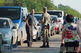 Почти 400 авто собрались в очереди на КПВВ на Донбассе