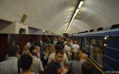 Невоспитанная мать разгневала пассажиров киевского метро