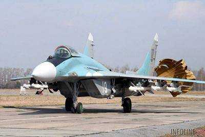 Порошенко военным самолетом МиГ-29 прибыл в Винницу