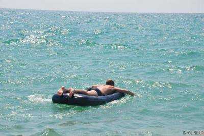 Украинец провел три дня в открытом море на надувном батуте
