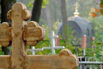 В Киеве бездомный убил на кладбище женщину