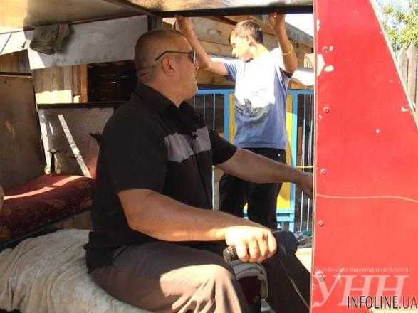 В Житомирской области незрячий мужчина сконструировал и собрал трактор