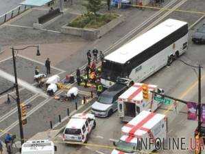 В Канаде туристический автобус врезался в пешеходов, есть пострадавшие
