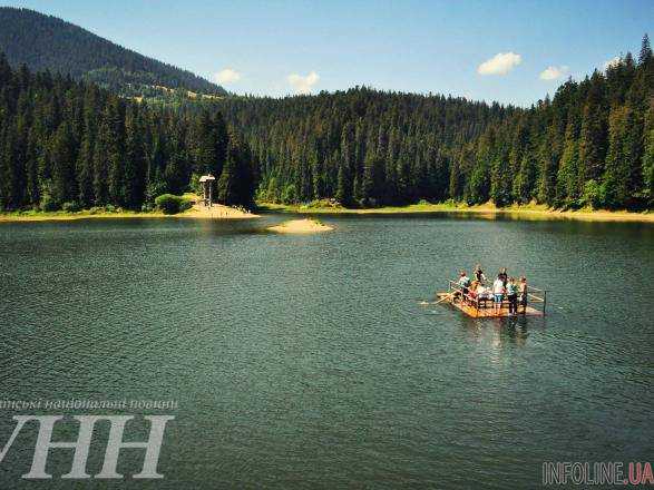 Масштабный фолькфестиваль прошел у озера Синевир на Закарпатье.Фото