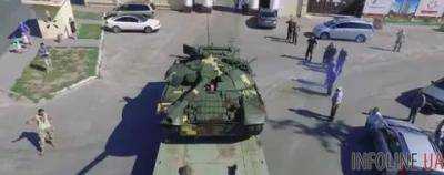 Порошенко показал модернизированный боевой танк Т-72А