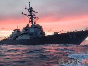 Ракетный эсминец ВМС США John S McCain столкнулся с нефтяным танкером