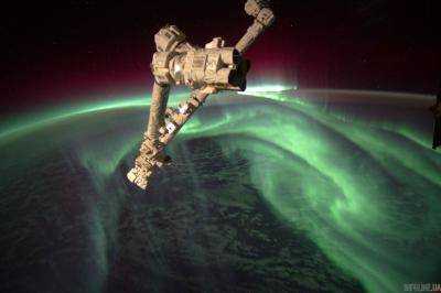 Уникальные кадры: российский космонавт показал видео полярного сияния с орбиты Земли.Видео