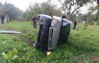 Пьяный водитель в Ровенской области въехал в остановку, пострадала женщина