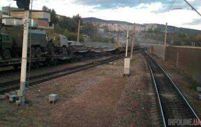 В России сошел с рельсов поезд с военной техникой