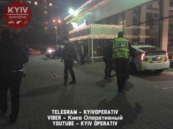 В Киеве ночью произошла бойня: ветеран АТО против 12 сторонников "Л/ДНР". Фото, видео
