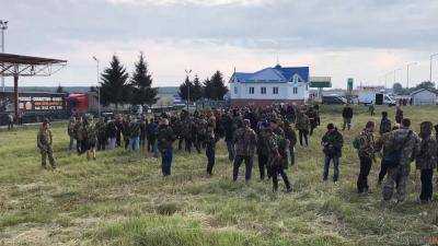Вблизи пункта пропуска «Краковец» полиция задержала более сотни человек