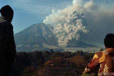 Около 35 тыс. человек эвакуировали на Бали из-за активности вулкана