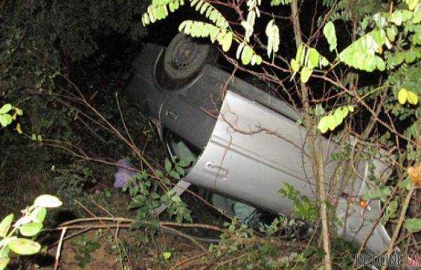 на Хустщині п'яний водій Opel вилетів з дороги. Загинула 22-річна дівчина