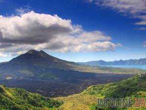 Из-за угрозы извержения вулкана на Бали эвакуировали местных жителей