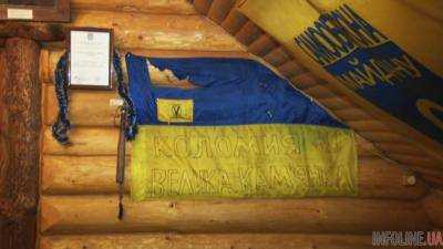 На Прикарпатье посетители кафе сорвали со стен флаги Украины, забыв о видеонаблюдении