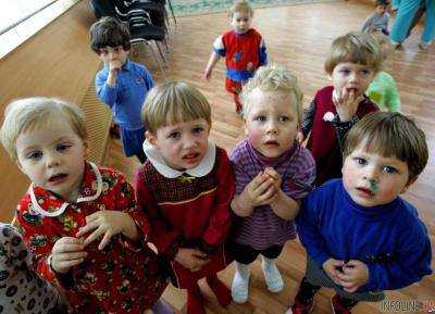 П.Порошенко поздравил украинские семьи, которые взяли на воспитание детей-сирот, с Днем усыновления