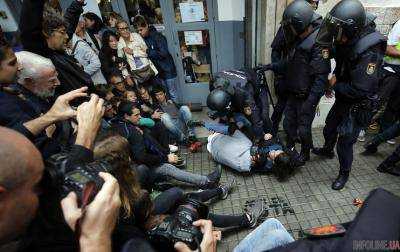 Число пострадавших в столкновениях Каталонии увеличилось до 460 человек