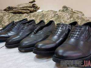 В ВСУ показали новые туфли для военных